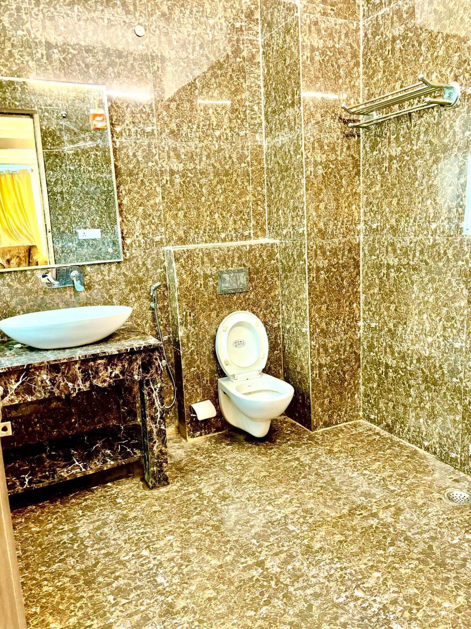 Hotel Pushpanjali New Delhi Exterior photo